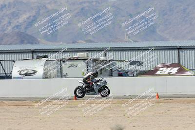 media/Oct-05-2025-CVMA (Sun) [[beeef4f201]]/Race 10-Formula Lightweight Twins Shootout/